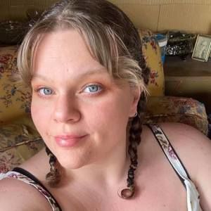 Meet your Posher, Robin M. Milligan. Artist, adventurer, entrepreneur.